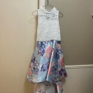 Priced low! 📣BOGO free any closet item equal/less value 
Illusion Neck Dress